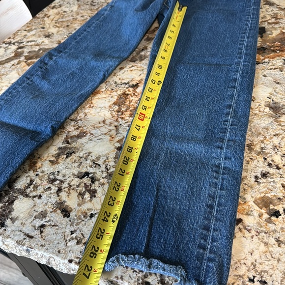 Levi’s Wedgie straight Size 29 button up , frayed hem EUC - Picture 8 of 8